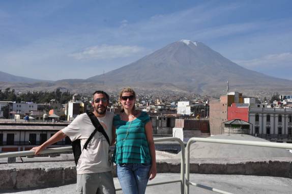 O El Mistí visto do alto da Catedral de Arequipa - Peru